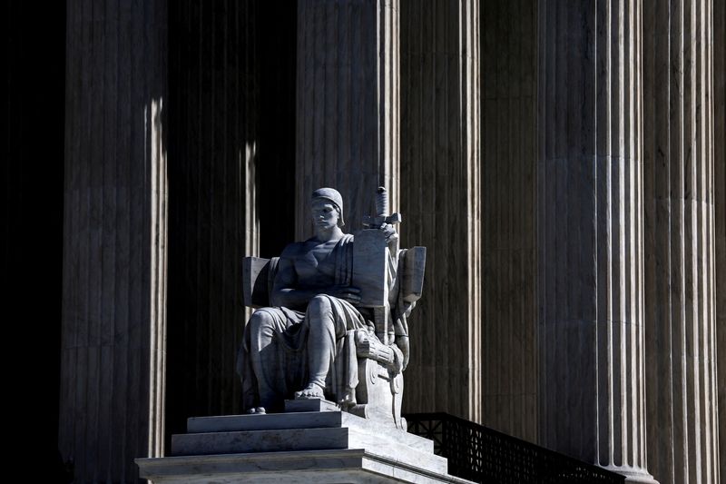 &copy; Reuters. FILE PHOTO: The Authority of Law statue is seen outside the U.S. Supreme Court at the start of the new term in Washington, U.S., October 2, 2023. REUTERS/Evelyn Hockstein/File Photo