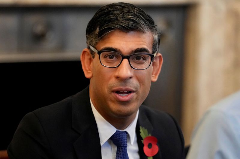 © Reuters. FILE PHOTO: Britain's Prime Minister Rishi Sunak chairs a cabinet meeting in 10 Downing Street in London, Tuesday, Oct. 31, 2023. Kirsty Wigglesworth/Pool via REUTERS/File photo