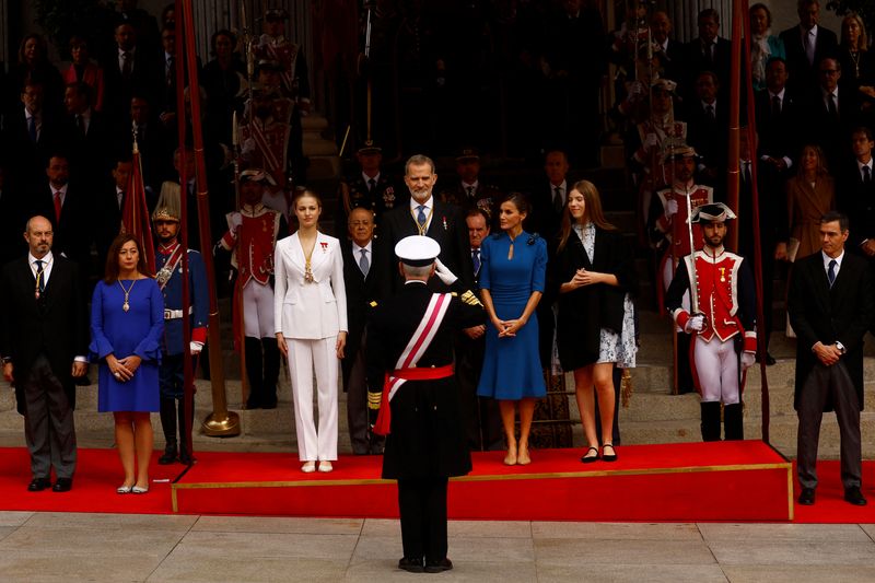 &copy; Reuters. El presidente del Senado de España, Pedro Rollán, la presidenta del Congreso de los Diputados de España, Francesca Armengoll, la princesa Leonor, el rey Felipe, la reina Letizia, la infanta Sofía y el presidente del Gobierno en funciones, Pedro Sánch