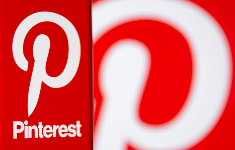 &copy; Reuters. A Pinterest logo is seen on a smartphone in this illustration taken October 20, 2021. REUTERS/Dado Ruvic/Illustration