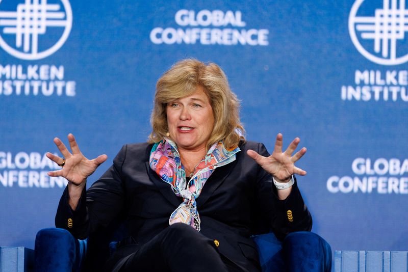 &copy; Reuters. FILE PHOTO: Jenny Johnson President and CEO, Franklin Templeton speaks at the 2023 Milken Institute Global Conference in Beverly Hills, California, U.S., May 1, 2023. REUTERS/Mike Blake/File Photo