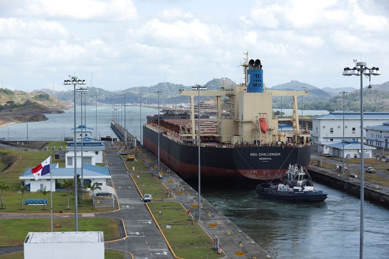 &copy; Reuters. FILE PHOTO: Monrovia NSU CHALLENGER bulk carrier transits the expanded canal through Cocoli Locks at the Panama Canal, on the outskirts of Panama City, Panama April 19, 2023. REUTERS/Aris Martinez/File Photo