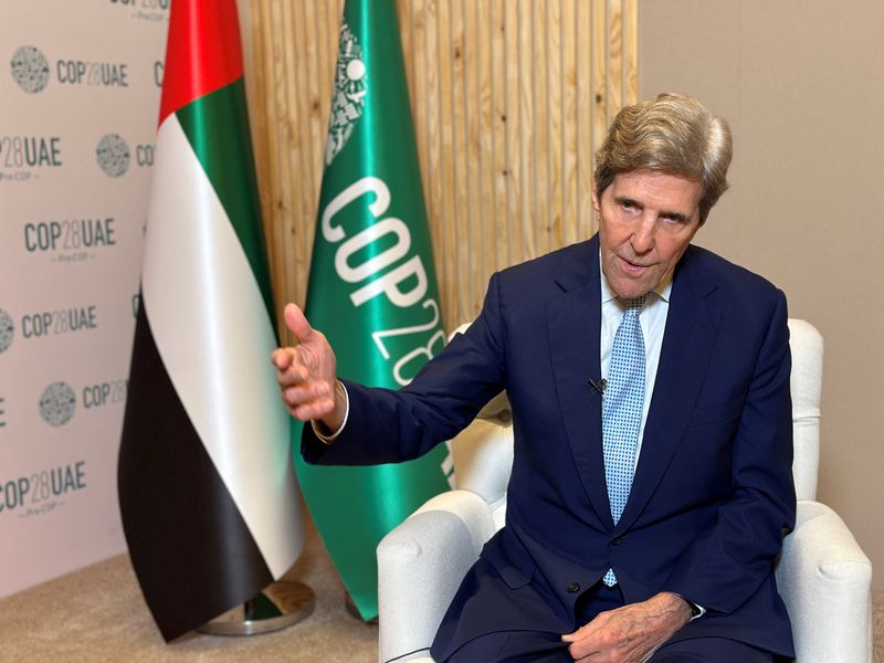 &copy; Reuters. Enviado especial dos Estados Unidos para o Clima, John Kerry, dá entrevista à Reuters em Abu Dhabi
31/10/2023
REUTERS/Abdel Hadi Ramahi