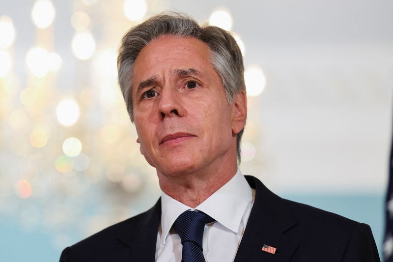 &copy; Reuters. FOTO DE ARCHIVO: El Secretario de Estado de Estados Unidos, Antony Blinken, habla con los medios de comunicación junto a la Ministra de Asuntos Exteriores de El Salvador, Alexandra Hill, en el Departamento de Estado en Washington, Estados Unidos. 7 de ag