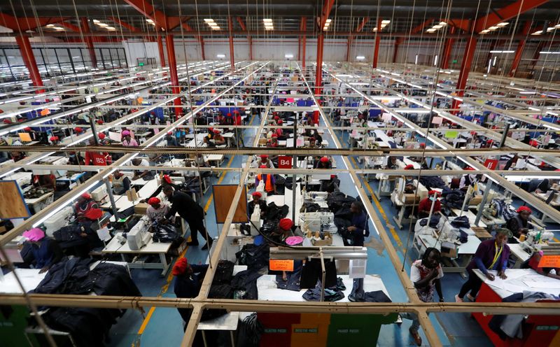 &copy; Reuters. Kenyan workers prepare clothes for export at the United Aryan Export Processing Zone (EPZ) factory, operating under the U.S. African Growth and Opportunity Act (AGOA), in Ruaraka district of Nairobi, Kenya October 26, 2023. REUTERS/Thomas Mukoya