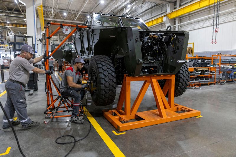 &copy; Reuters. FILE PHOTO: Technicians work on a Cobra II, armored personnel carrier, at a production line at Turkey's heavy commercial and armored vehicle manufacturer Otokar factory in Arifiye, a town in Sakarya province, Turkey, July 13, 2023. REUTERS/Umit Bektas/Fil