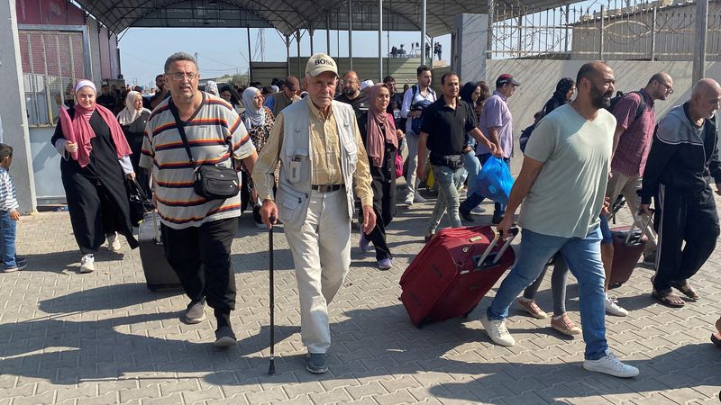 At least 320 foreign nationals and some wounded leave Gaza for Egypt