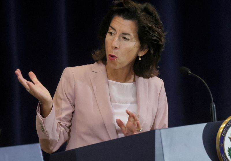 &copy; Reuters. FILE PHOTO: U.S. Commerce Secretary Gina Raimondo takes part in a joint press conference with U.S. Secretary of State Antony Blinken at the State Department in Washington, U.S., September 29, 2023. REUTERS/Leah Millis/File Photo