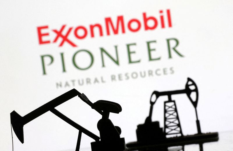 &copy; Reuters. ExxonMobil and Pioneer Natural Resources logos are seen in this illustration taken, October 6, 2023. REUTERS/Dado Ruvic/Illustration/