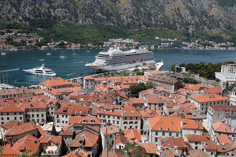 &copy; Reuters. FILE PHOTO: A view shows the Norwegian mega cruise ship 'Viking Venus' docked in front of Old Town of Kotor, Montenegro July 17, 2021. REUTERS/Stevo Vasiljevic/File Photo
