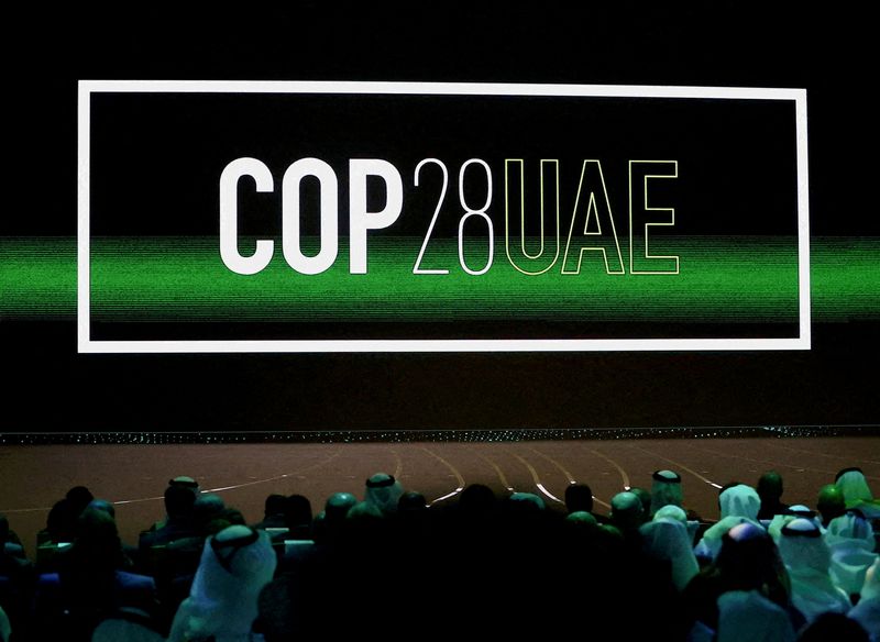 &copy; Reuters. Il logo della "Cop28 UAE" sullo schermo durante la cerimonia di apertura della Settimana della sostenibilità di Abu Dhabi (ADSW) sul tema "United on Climate Action Toward COP28", ad Abu Dhabi, negli Emirati Arabi Uniti, 16 gennaio 2023. REUTERS/Rula Rouh