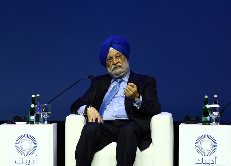&copy; Reuters. FOTO DE ARCHIVO. El ministro de Petróleo y Gas Natural de la India, Hardeep Singh Puri, habla durante la Exposición y Conferencia Internacional del Petróleo de Abu Dabi (ADIPEC) en Abu Dabi, Emiratos Árabes Unidos, el 31 de octubre de 2022.. REUTERS/A