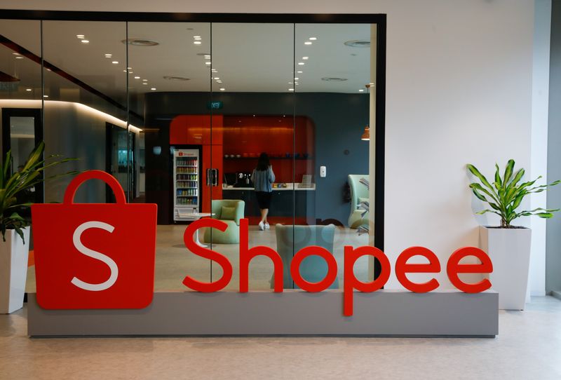 &copy; Reuters. Logo da Shopee em escritório da companhia em Cingapura
5/3/2021 REUTERS/Edgar Su