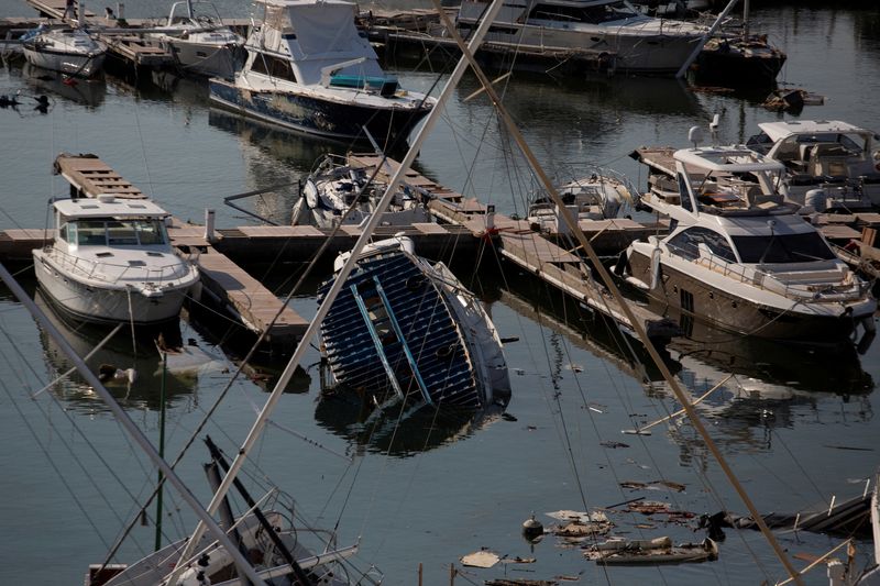 &copy; Reuters. FILE PHOTO: Damaged boats are seen at the Yates Club, in the aftermath of Hurricane Otis, in Acapulco, Mexico, October 30, 2023. REUTERS/Quetzalli Nicte-Ha/File Photo