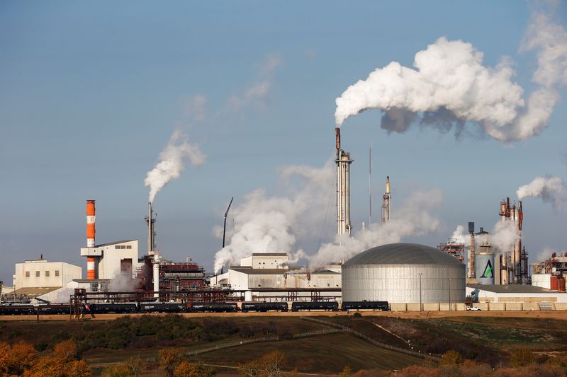 &copy; Reuters. The Nutrien Redwater Fertilizer plant near Fort Saskatchewan, Alberta, Canada, October 7, 2021.  REUTERS/Todd Korol/File Photo