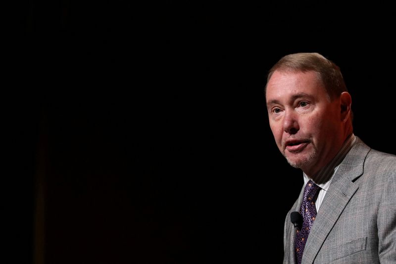 &copy; Reuters. FILE PHOTO: Jeffrey Gundlach, CEO of DoubleLine Capital LP, presents during the 2019 Sohn Investment Conference in New York City, U.S., May 6, 2019. REUTERS/Brendan McDermid/File Photo