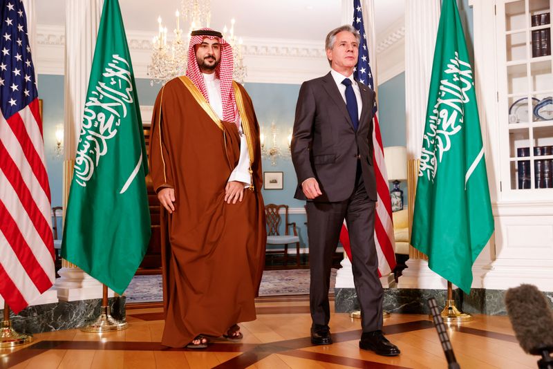 &copy; Reuters. وزير الدفاع السعودي الأمير خالد بن سلمان ووزير الخارجية الأمريكي أنتوني بلينكن خلال اجتماع في واشنطن يوم الأربعاء. تصوير: جوليا نيكنسون-روي