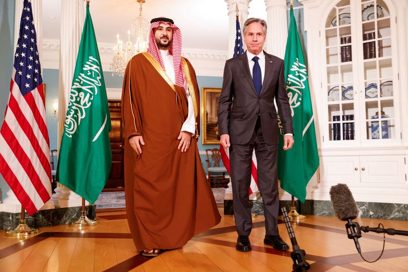 &copy; Reuters. O secretário de Estado dos EUA, Antony Blinken, reúne-se com o ministro da Defesa da Arábia Saudita, príncipe Khalid bin Salman, em Washington 
01/11/2023
REUTERS/Julia Nikhinson