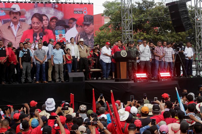 Honduran lawmakers elect interim prosecutor, opposition cries foul