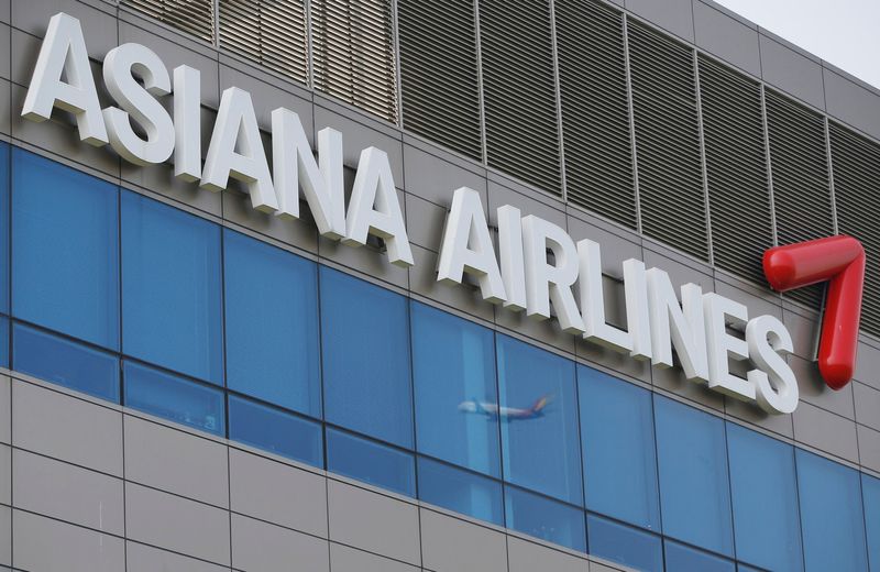 Asiana backs sale of cargo unit, removing hurdle to Korean Air merger