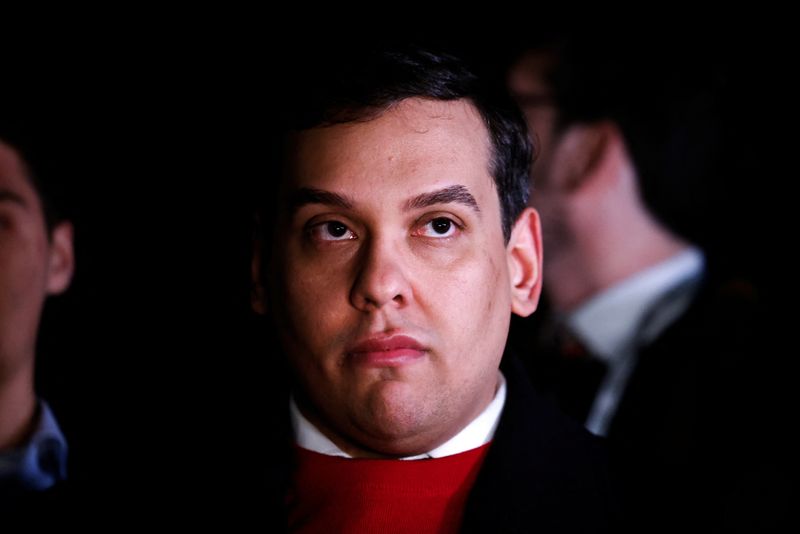 © Reuters. U.S. Rep. George Santos (R-NY) reacts after his Congressional colleagues voted not to expel him from the House, after he was indicted on 23 federal corruption charges, on Capitol Hill in Washington, U.S. November 1, 2023. REUTERS/Julia Nikhinson