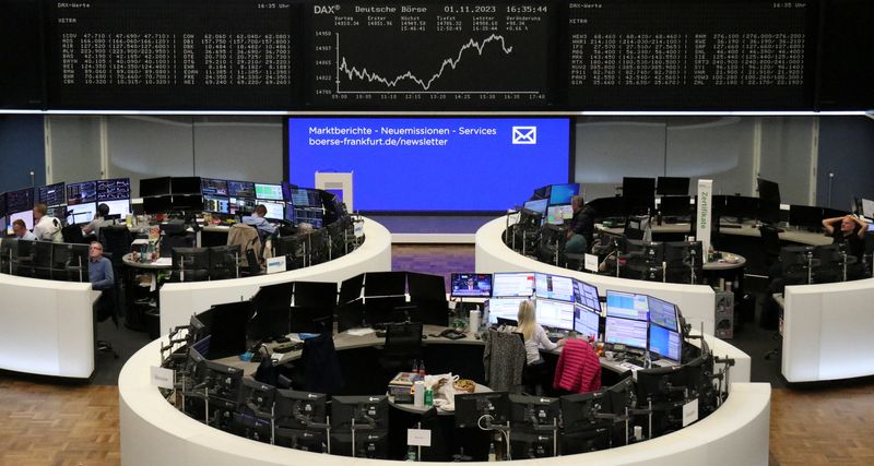 &copy; Reuters. The German share price index DAX graph is pictured at the stock exchange in Frankfurt, Germany, November 1, 2023.    REUTERS/Staff