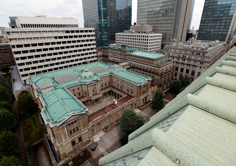 &copy; Reuters. FILE PHOTO: Japanese national flag is hoisted atop the headquarters of Bank of Japan in Tokyo, Japan September 20, 2023.  REUTERS/Issei Kato/File Photo