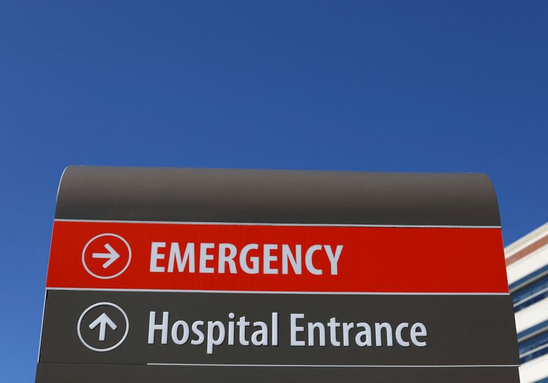 &copy; Reuters. FILE PHOTO: An emergency sign points to the entrance to Scripps Memorial Hospital in La Jolla, California, U.S. March 23, 2017. REUTERS/Mike Blake/File Photo