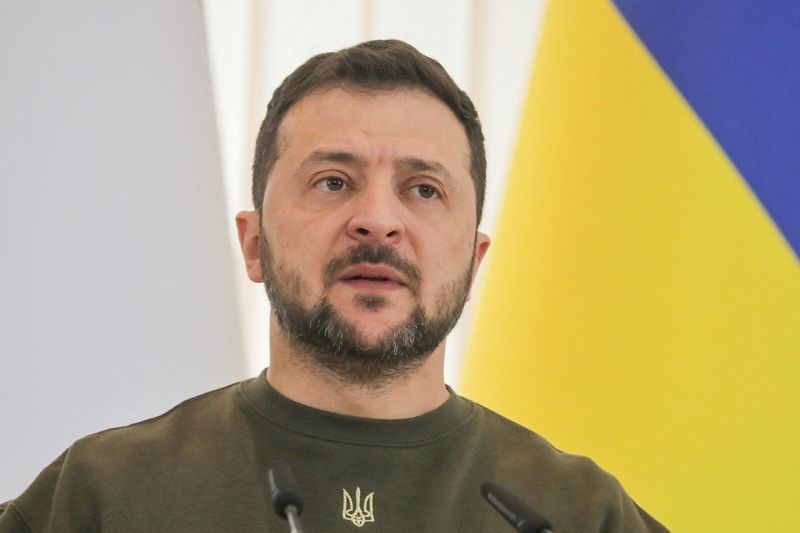 &copy; Reuters. FOTO DE ARCHIVO: El presidente de Ucrania, Volodímir Zelenski, en una rueda de prensa en Odesa, Ucrania. 13 de octubre de 2023. REUTERS/Nina Liashonok