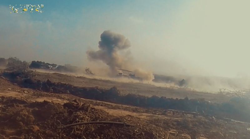 &copy; Reuters. مشهد لما قالت حركة حماس إنها قذائف مضادة للدروع تم إطلاقها باتجاه دبابات ومركبات إسرائيلية في غزة في صورة ثابتة من مقطع فيديو حصلت عليه رويت