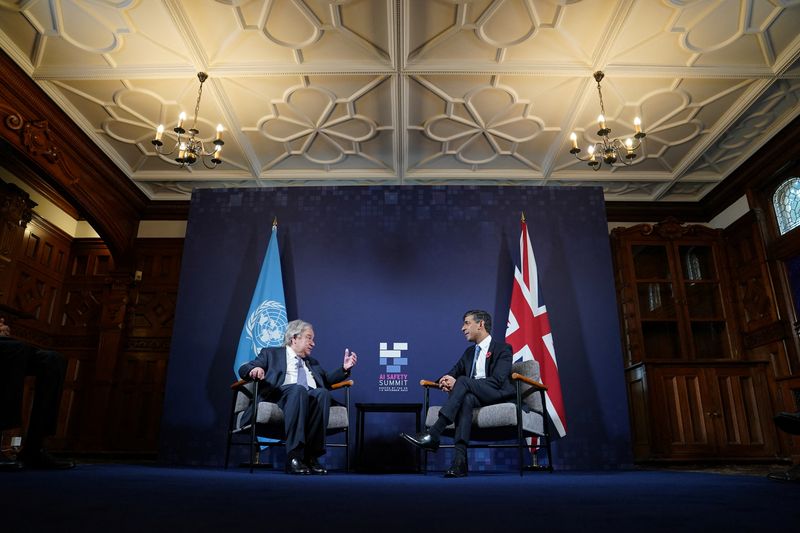 &copy; Reuters. رئيس الوزراء البريطاني ريشي سوناك والأمين العام للأمم المتحدة أنطونيو جوتيريش يلتقيان  على هامش قمة سلامة الذكاء الاصطناعي في بلتشلي بارك 