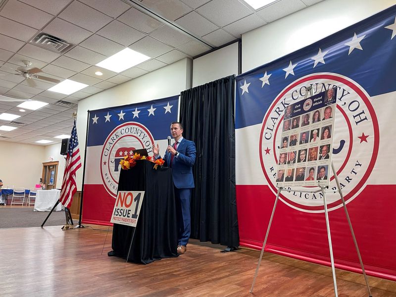 © Reuters. Peter Range, the executive director of Ohio Right to Life, speaks to members of the Clark County Republican Party about the state's upcoming referendum on abortion rights, in Springfield, Ohio, U.S., October 26, 2023. REUTERS/Joseph Ax