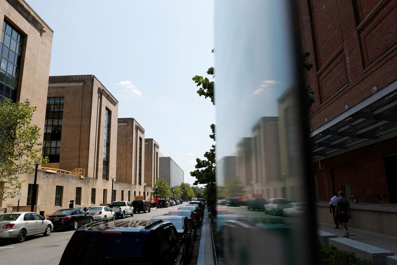 &copy; Reuters. FILE PHOTO: An exterior view of the United States Health and Human Services Building on C Street Soutwest in Washington, U.S., July 29, 2019. REUTERS/Tom Brenner/File Photo