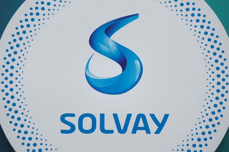&copy; Reuters. FOTO DE ARCHIVO-El logotipo de Solvay en la 54ª edición del Salón Aeronáutico Internacional de París, en el aeropuerto de Le Bourget, cerca de París. 22 de junio de 2023. REUTERS/Benoit Tessier