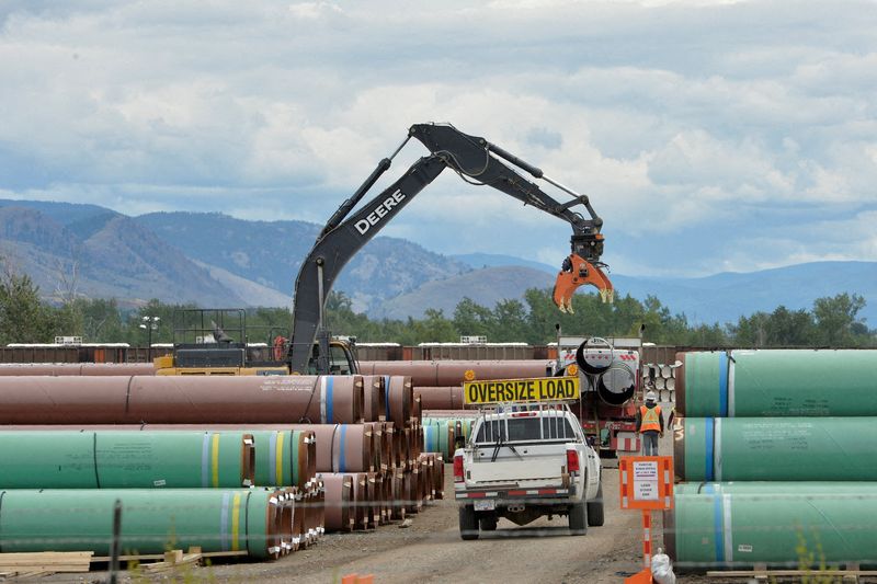 © Reuters. FILE PHOTO: A pipe yard servicing government-owned oil pipeline operator Trans Mountain is seen in Kamloops, British Columbia, Canada June 7, 2021.  REUTERS/Jennifer Gauthier/File Photo