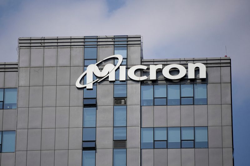 &copy; Reuters. FILE PHOTO: The company logo is seen on the Micron Technology Inc. offices in Shanghai, China May 25, 2023. REUTERS/Aly Song/File Photo