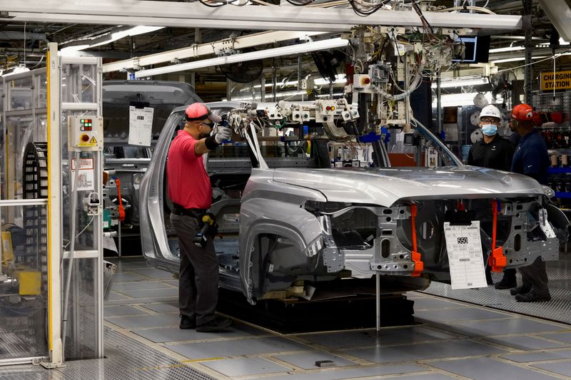 &copy; Reuters. 　全米自動車労働組合（ＵＡＷ）は２日、トヨタ自動車や米電気自動車（ＥＶ）メーカーのテスラなどＵＡＷに加入していない米自動車工場について、加入を促す取り組みを開始する方針を