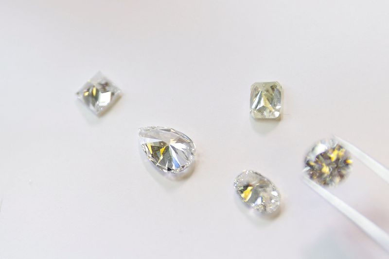 &copy; Reuters. Cut diamonds are seen at the diamond exchange in Antwerp, as the G7 weighs a ban on Russian diamond imports to reduce revenues for Moscow's war in Ukraine, Antwerp, Belgium, October 30, 2023. REUTERS/Johanna Geron