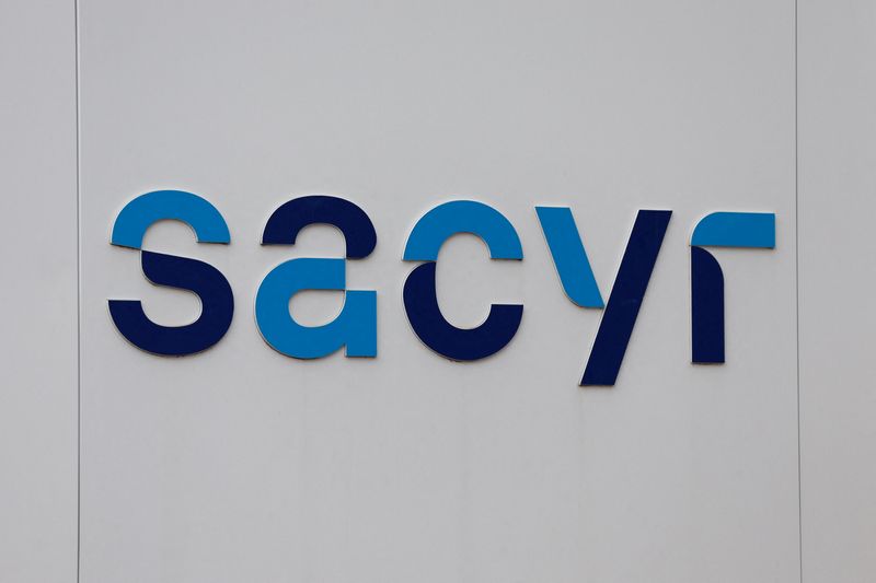 &copy; Reuters. FILE PHOTO: The logo of Spanish construction firm Sacyr is seen at its headquarters in Madrid, Spain, November 18, 2022. REUTERS/Susana Vera