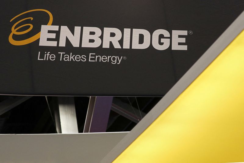 &copy; Reuters. FILE PHOTO: The logo of Calgary-based Enbridge, one of North America's largest energy infrastructure companies, is displayed during the LNG 2023 energy trade show in Vancouver, British Columbia, Canada, July 12, 2023. REUTERS/Chris Helgren/File Photo