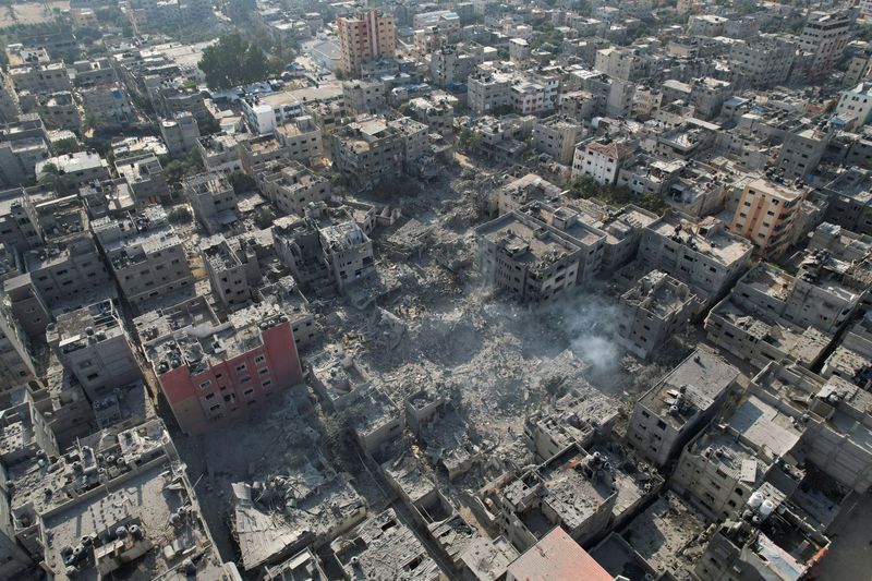 &copy; Reuters. Casas atacadas por Israel no centro da Faixa de Gaza
 2/11/2023   REUTERS/Mohammed Fayq Abu Mostafa