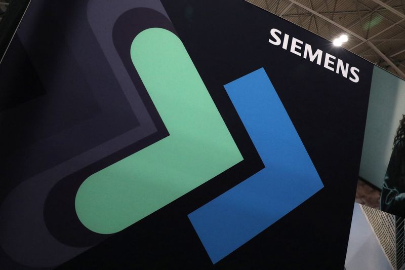 &copy; Reuters. FILE PHOTO: The logo of German multinational conglomerate corporation Siemens AG is displayed at the Collision conference in Toronto, Ontario, Canada June 23, 2022. Picture taken June 23, 2022. REUTERS/Chris Helgren/File Photo