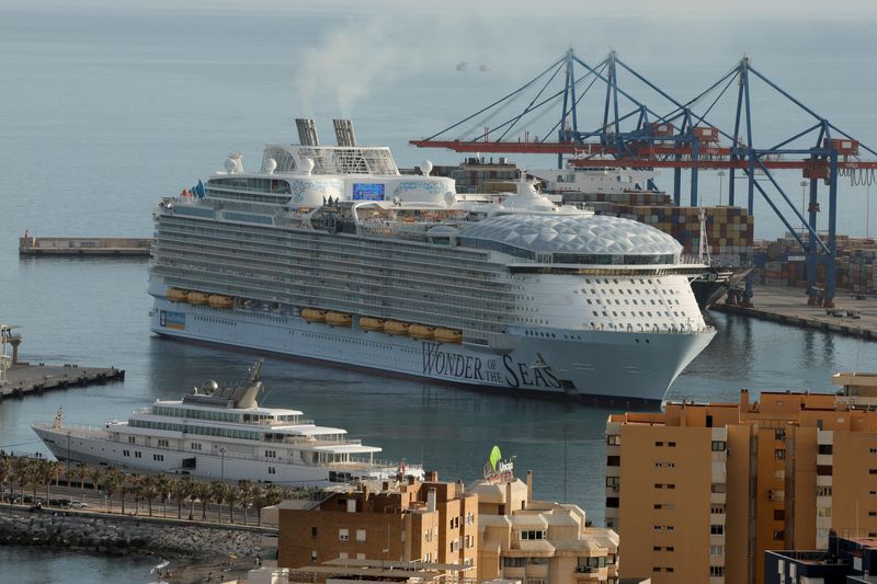 &copy; Reuters. FILE PHOTO: The 'Wonder of the Seas' cruise ship of the company Royal Caribbean, the world’s largest cruise ship, leaves a port in Malaga, Spain, April 30, 2022. REUTERS/Jon Nazca/File Photo