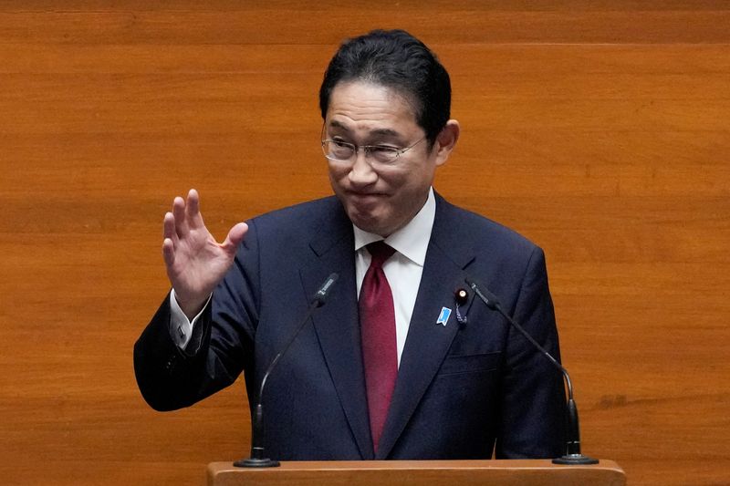 © Reuters. Japan Prime Minister Fumio Kishida gestures as he delivers his speech at the House of Representative in Quezon City, Philippines, November 4, 2023. Aaron Favila/POOL via REUTERS