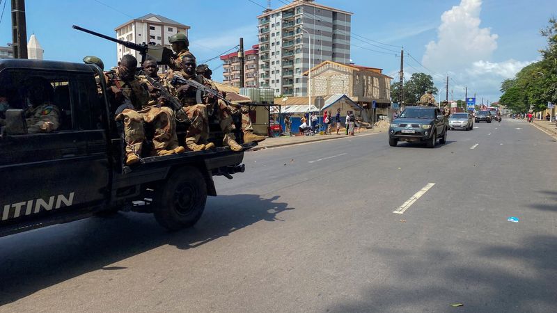 &copy; Reuters. A convoy of Guinean security forces patrol a street, after former head of Guinea's 2008 military junta, Moussa Dadis Camara, was sprung from prison by heavily armed men in Conakry in the early hours of Saturday along with three other high-ranking officers