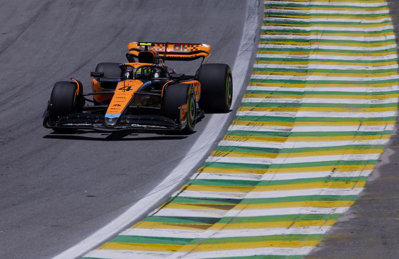 &copy; Reuters. لاندو نوريس سائق مكلارين خلال سباق السرعة بجائزة البرازيل الكبرى ضمن بطولة العالم لسباقات فورمولا 1 للسيارات في ساو باولو يوم السبت. تصوير: 