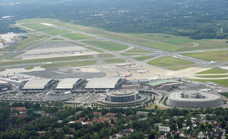 &copy; Reuters. FILE PHOTO: An aerial view ahead of the G20 summit shows the Helmut Schmidt Airport in Hamburg, Germany, June 23, 2017. REUTERS/Fabian Bimmer/File Photo