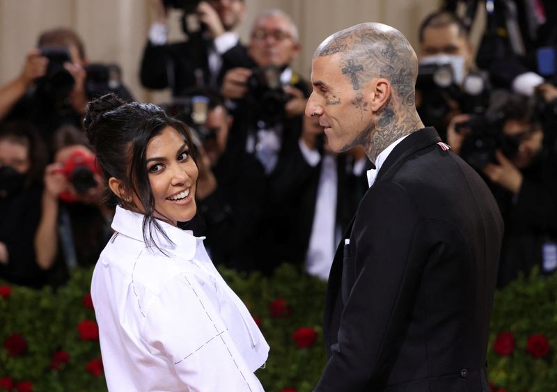&copy; Reuters. FILE PHOTO: Travis Barker and Kourtney Kardashian arrive at the In America: An Anthology of Fashion themed Met Gala at the Metropolitan Museum of Art in New York City, New York, U.S., May 2, 2022. REUTERS/Andrew Kelly/File Photo