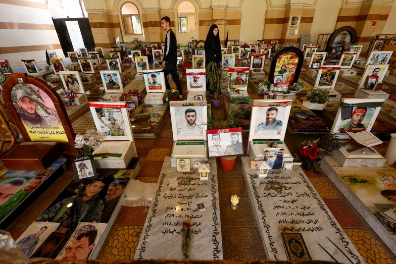 &copy; Reuters. Un cimetière dédié aux combattants libanais du Hezbollah, à Beyrouth. /Photo prise le 4 novembre 2023/REUTERS/Alaa Al-Marjani