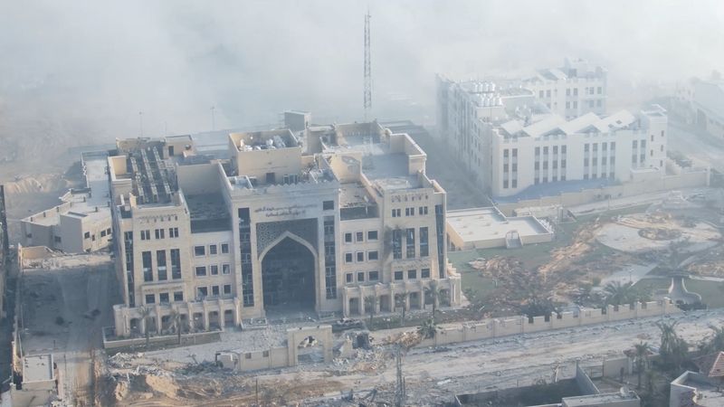 &copy; Reuters. El Hospital Sheikh Hamad, durante el conflicto en curso entre Israel y el grupo islamista palestino Hamás, en una ubicación dada como Gaza en esta imagen fija tomada de un vídeo publicado el 5 de noviembre de 2023.  REUTERS/Fuerzas de Defensa de Israel